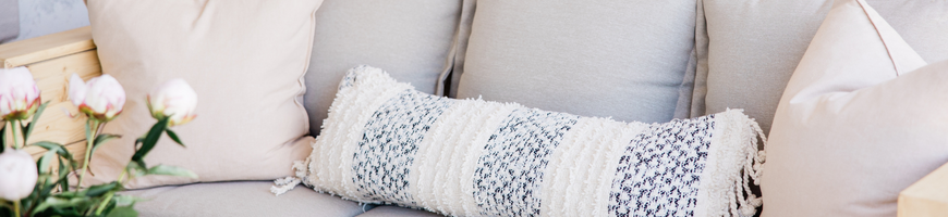 Découvrez notre sélection de coussins déco pour tous les styles !